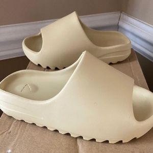 'Yeezy slides bone
